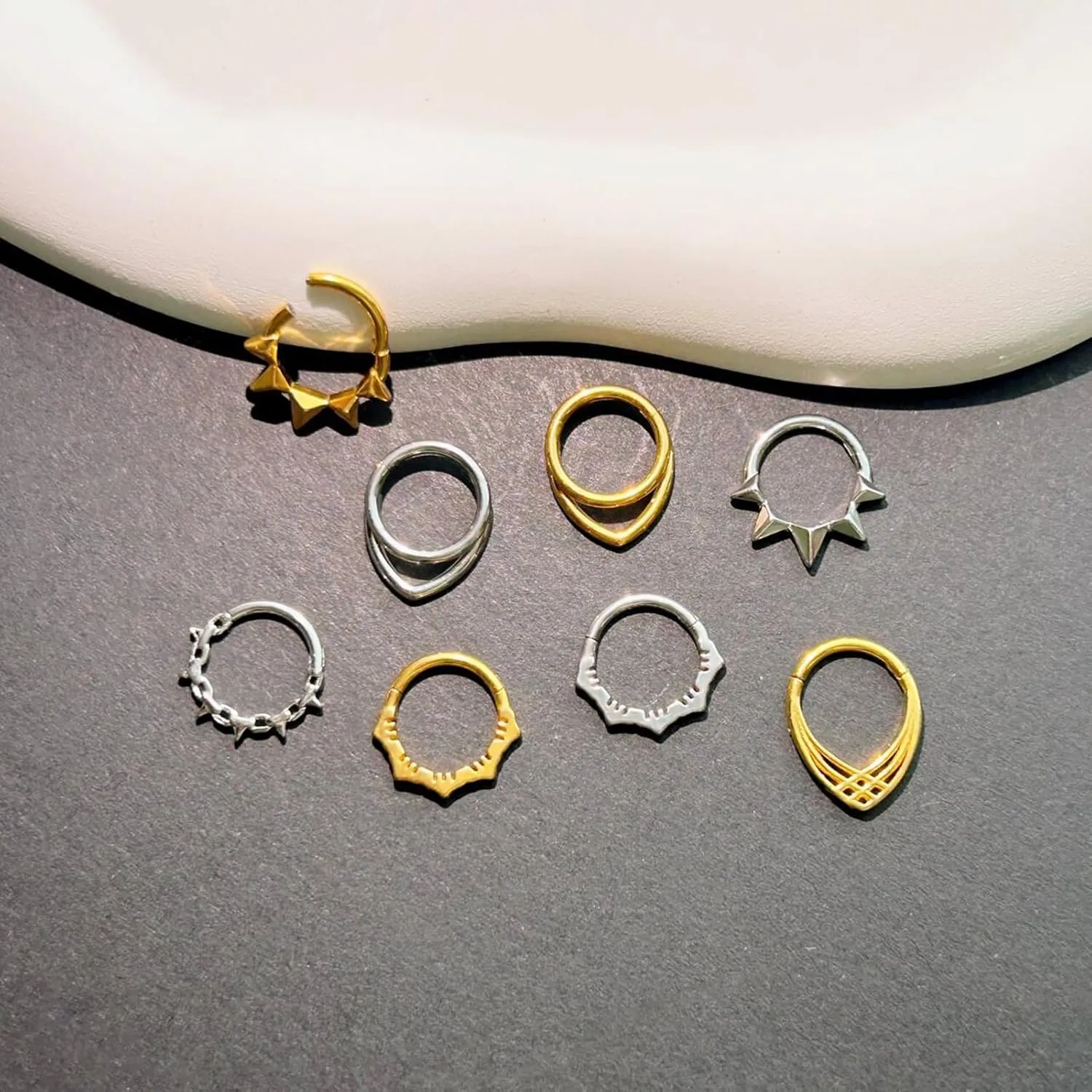 16G Septum Ring for Women 316L Surgical Steel Nose Ring Hoop Septum Clicker Daith Rings Cartilage Earring Hinged Conch Piercing Jewelry 1pcs