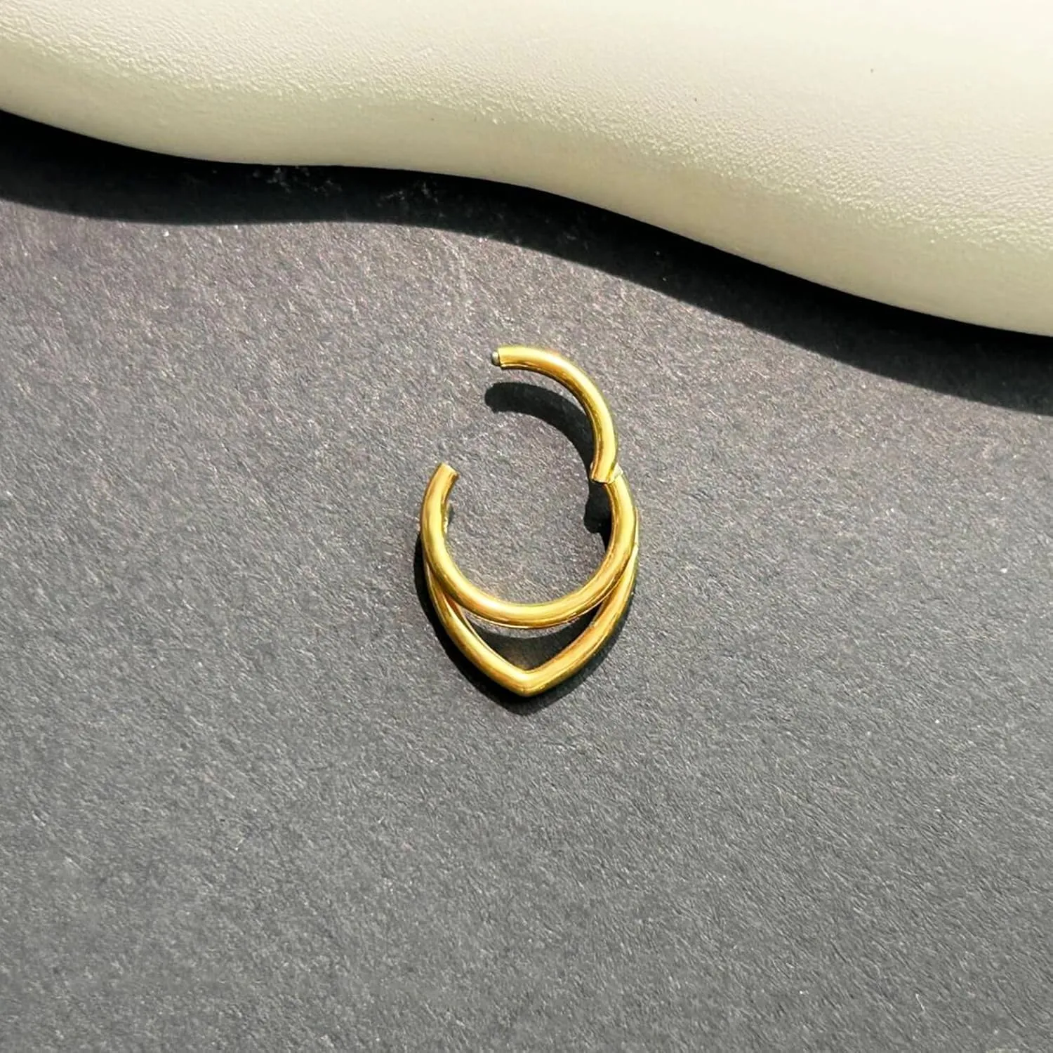 16G Septum Ring for Women 316L Surgical Steel Nose Ring Hoop Septum Clicker Daith Rings Cartilage Earring Hinged Conch Piercing Jewelry 1pcs