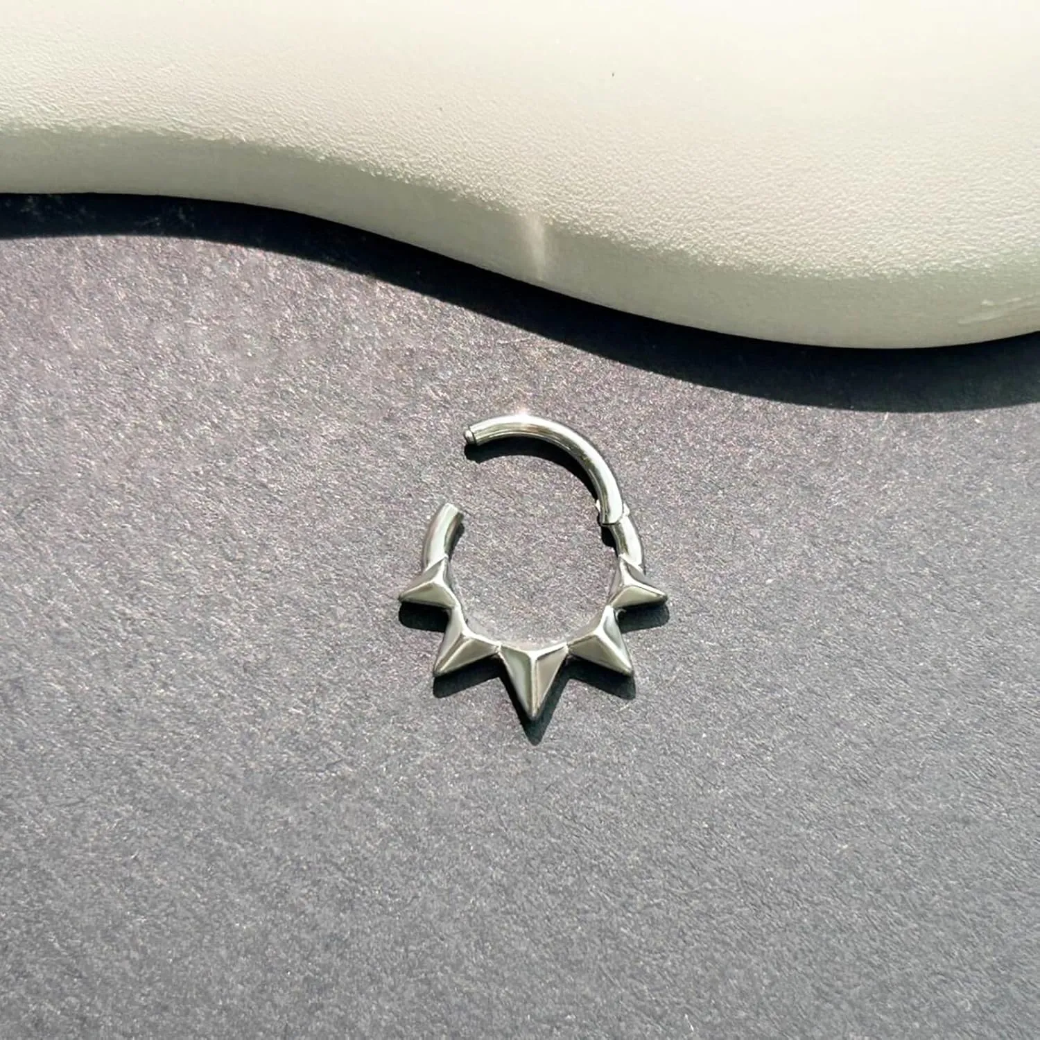 16G Septum Ring for Women 316L Surgical Steel Nose Ring Hoop Septum Clicker Daith Rings Cartilage Earring Hinged Conch Piercing Jewelry 1pcs