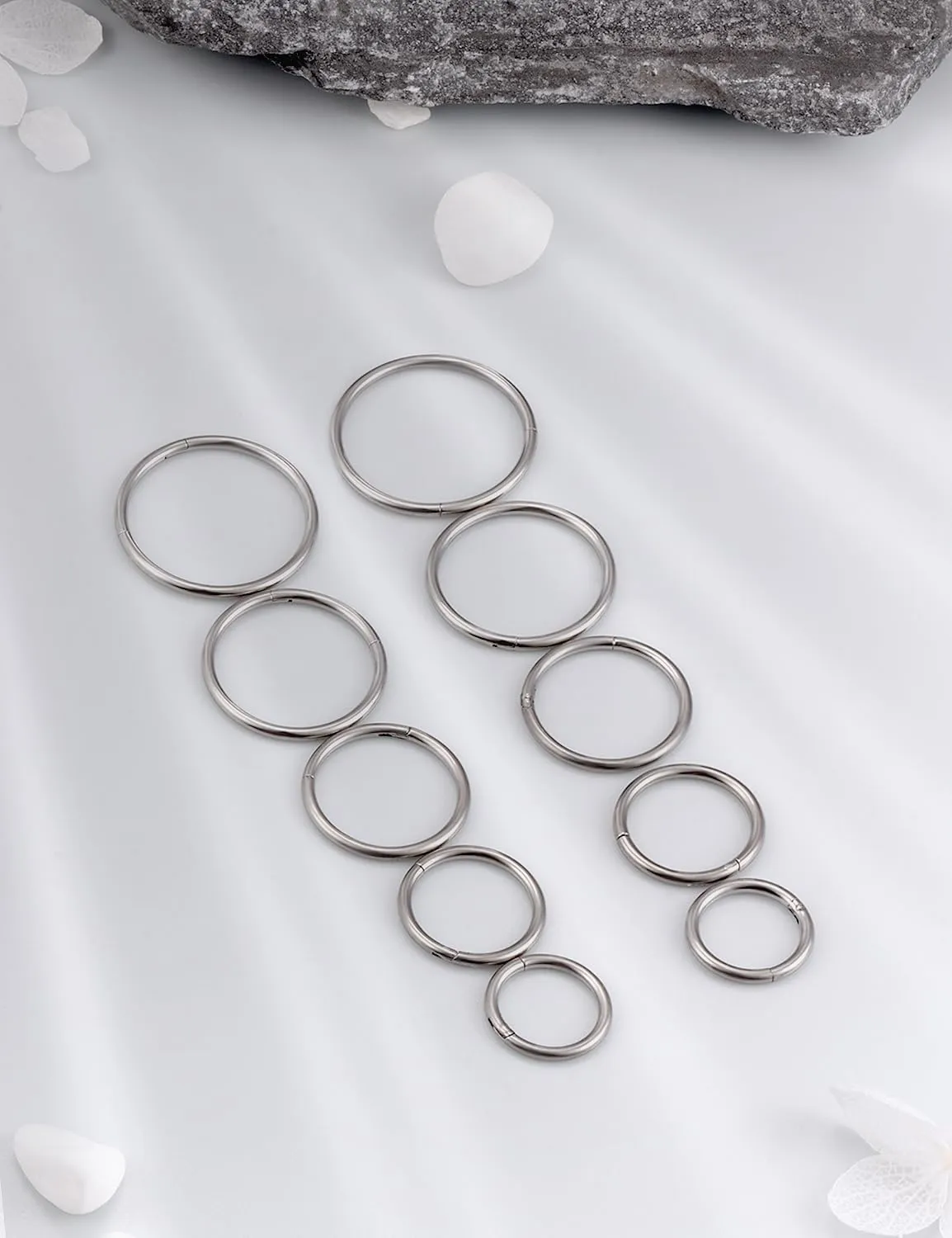 20G 18G 16G 14G F136 Titanium Nose Ring Hoop Seamless Hinged Clicker Segment Septum Nose Lip Ring Hoop Snug Daith Rook Conch Tragus Helix Cartilage Earring Hoop Piercing Jewelry for Women Men