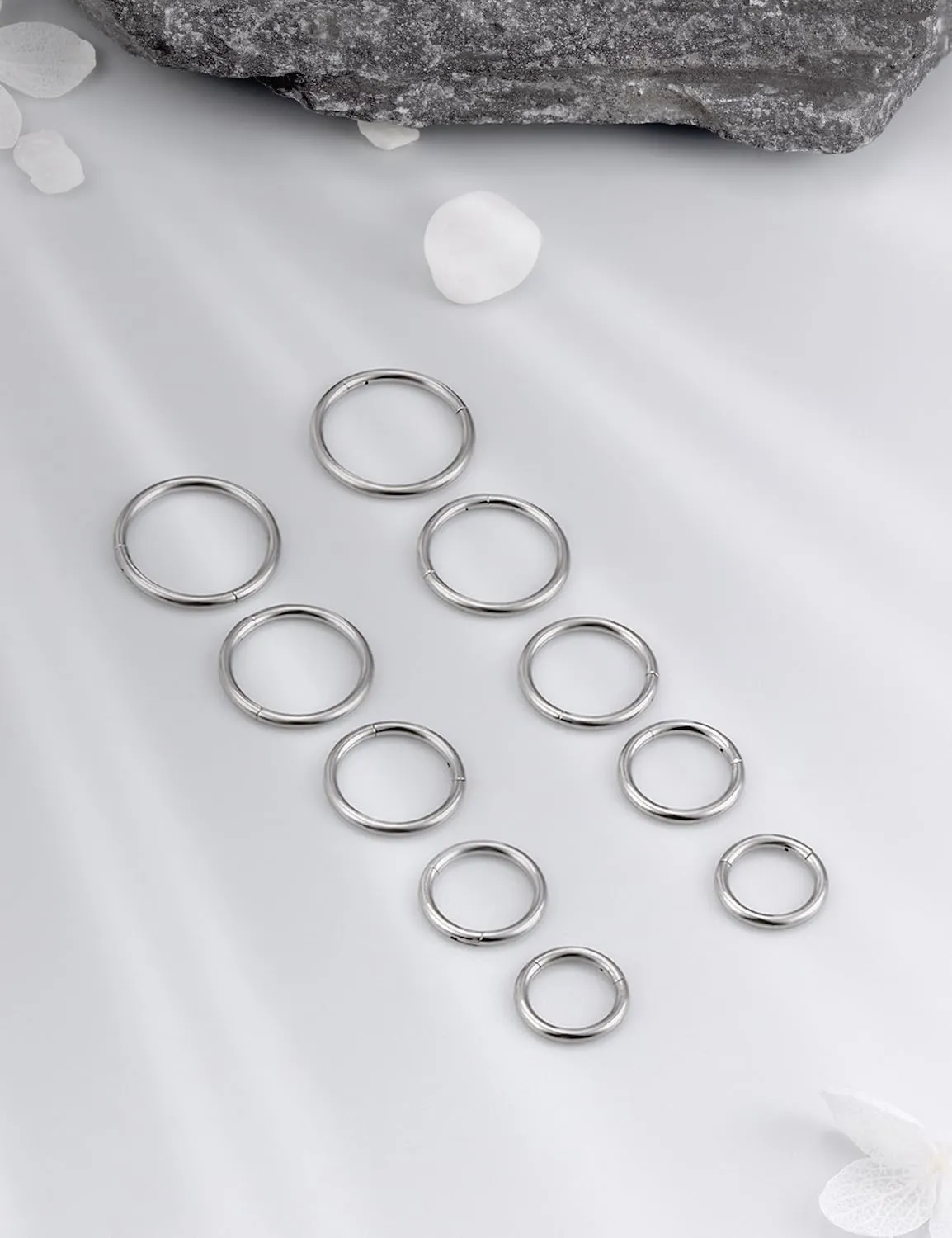 20G 18G 16G 14G F136 Titanium Nose Ring Hoop Seamless Hinged Clicker Segment Septum Nose Lip Ring Hoop Snug Daith Rook Conch Tragus Helix Cartilage Earring Hoop Piercing Jewelry for Women Men