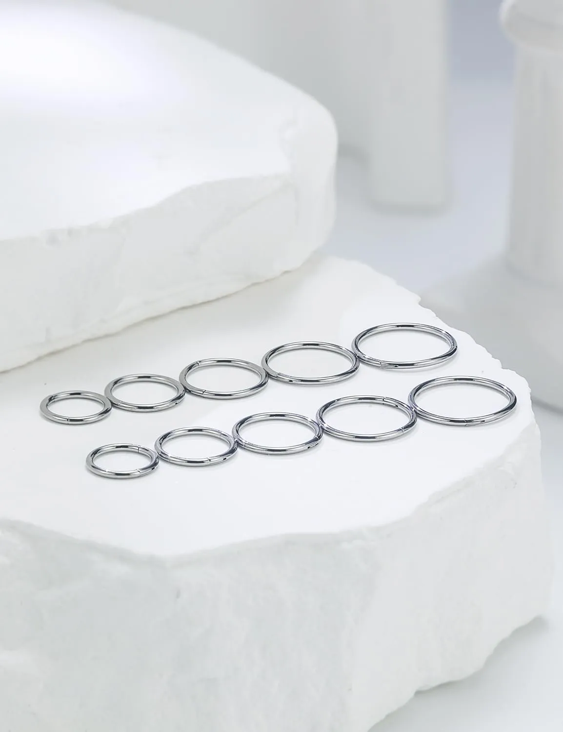 20G 18G 16G 14G F136 Titanium Nose Ring Hoop Seamless Hinged Clicker Segment Septum Nose Lip Ring Hoop Snug Daith Rook Conch Tragus Helix Cartilage Earring Hoop Piercing Jewelry for Women Men