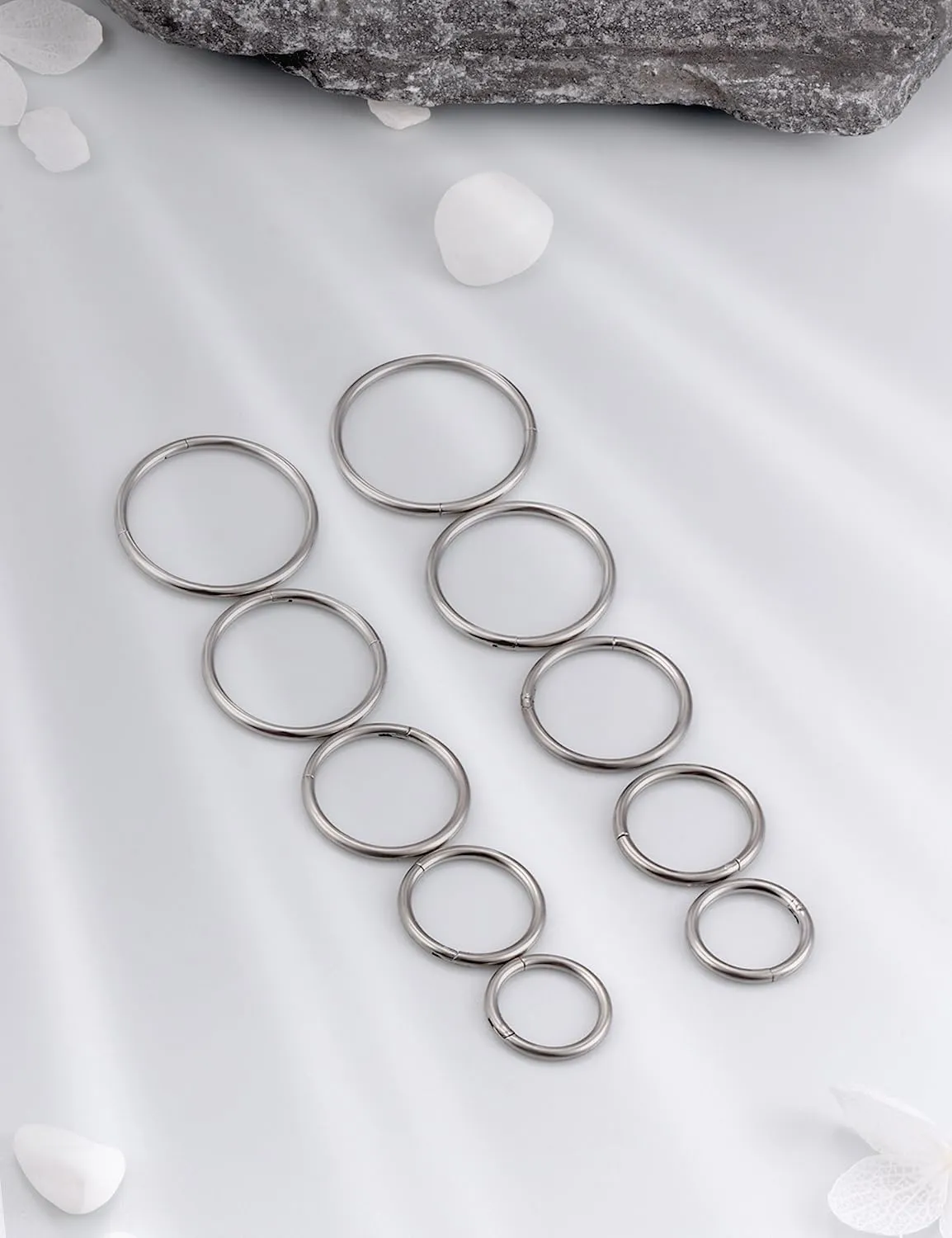 20G 18G 16G 14G F136 Titanium Nose Ring Hoop Seamless Hinged Clicker Segment Septum Nose Lip Ring Hoop Snug Daith Rook Conch Tragus Helix Cartilage Earring Hoop Piercing Jewelry for Women Men