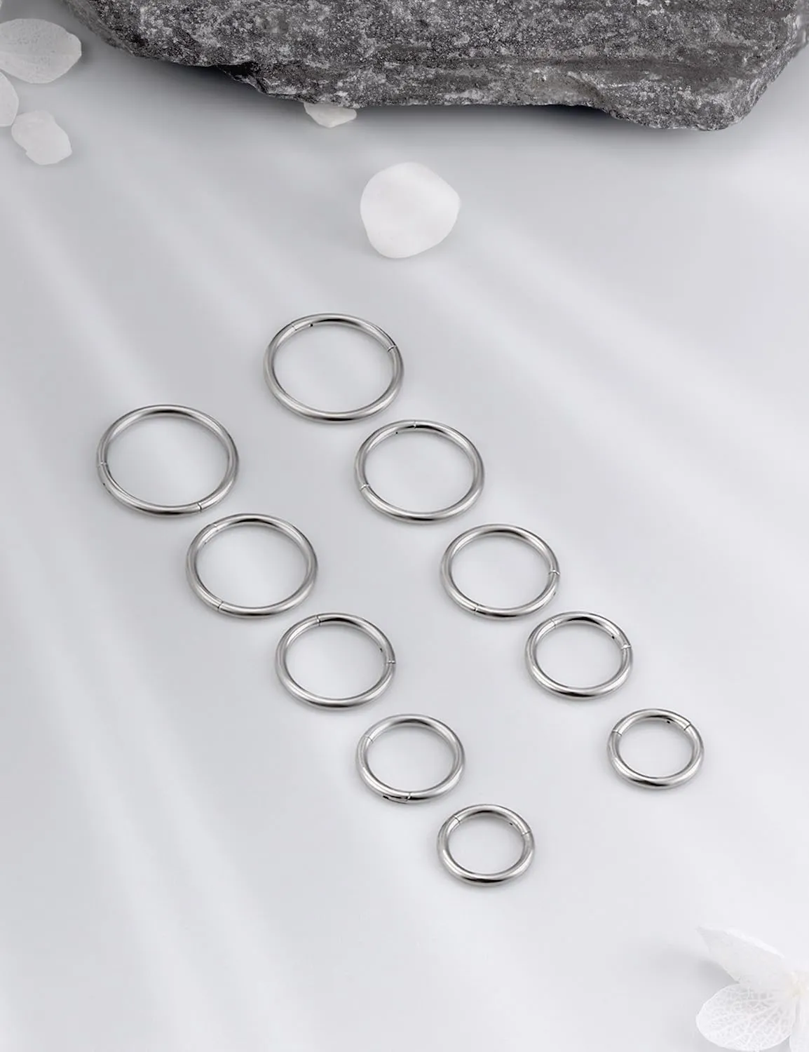 20G 18G 16G 14G F136 Titanium Nose Ring Hoop Seamless Hinged Clicker Segment Septum Nose Lip Ring Hoop Snug Daith Rook Conch Tragus Helix Cartilage Earring Hoop Piercing Jewelry for Women Men