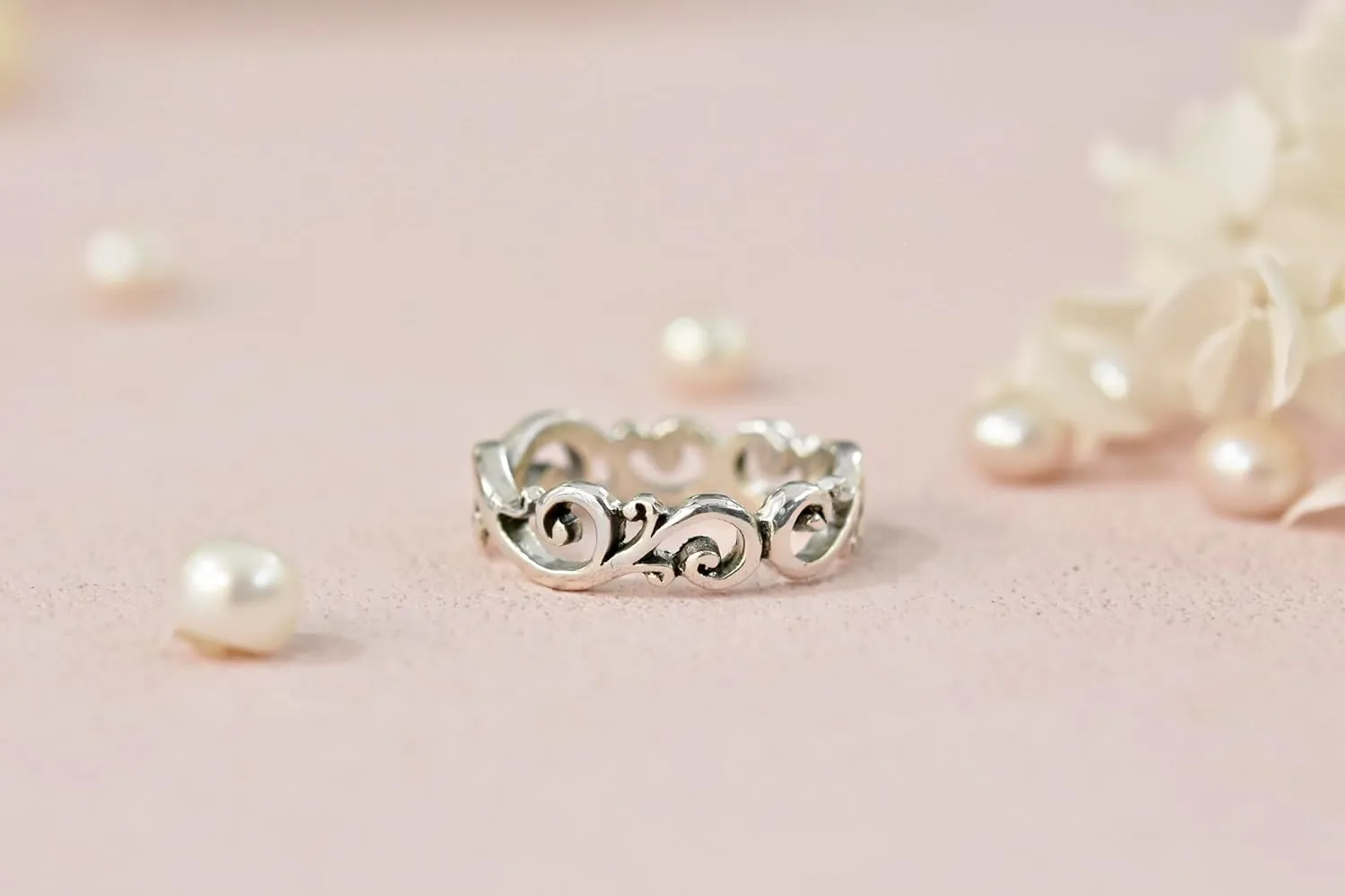 AeraVida Swirl and Filigree All-Around Band .925 Silver Ring