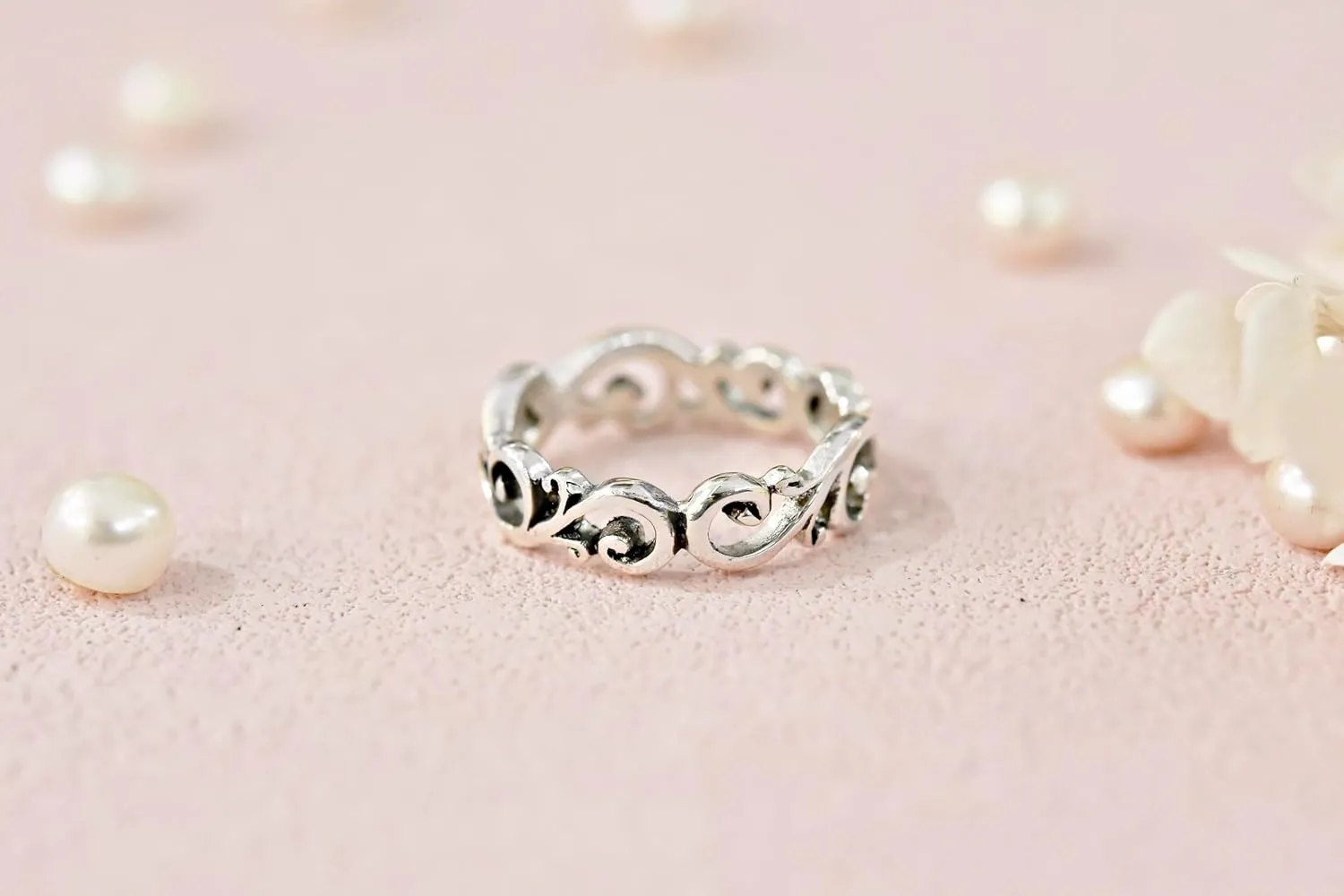 AeraVida Swirl and Filigree All-Around Band .925 Silver Ring