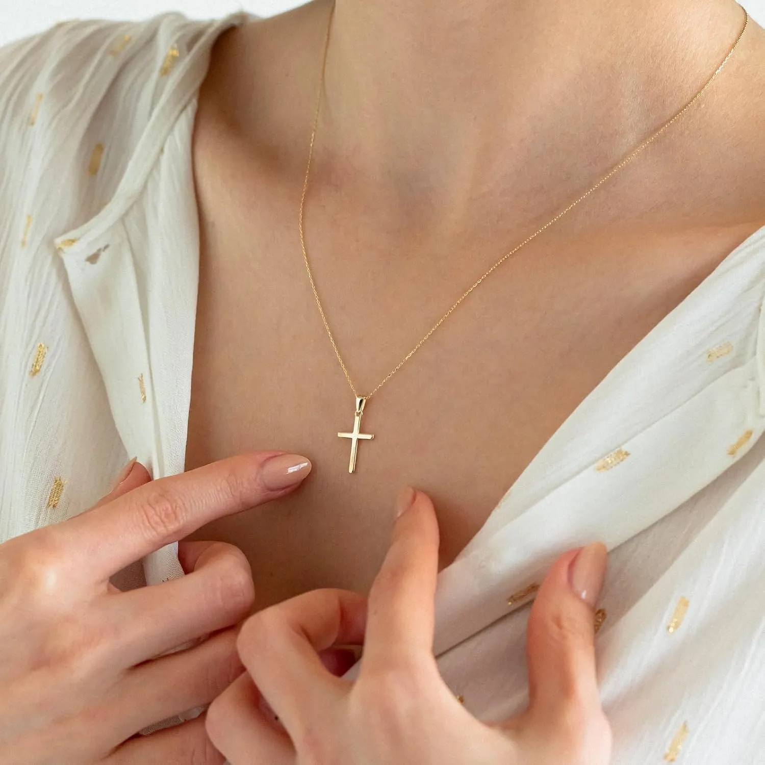 ASCOMY Cross Necklace for Women 14K Gold & Silver Plated Cross Pendant Necklace Trendy Cross Pendant Chain Necklace Minimalist Daily Decoration Jewellery For Women Dainty Religious Gift