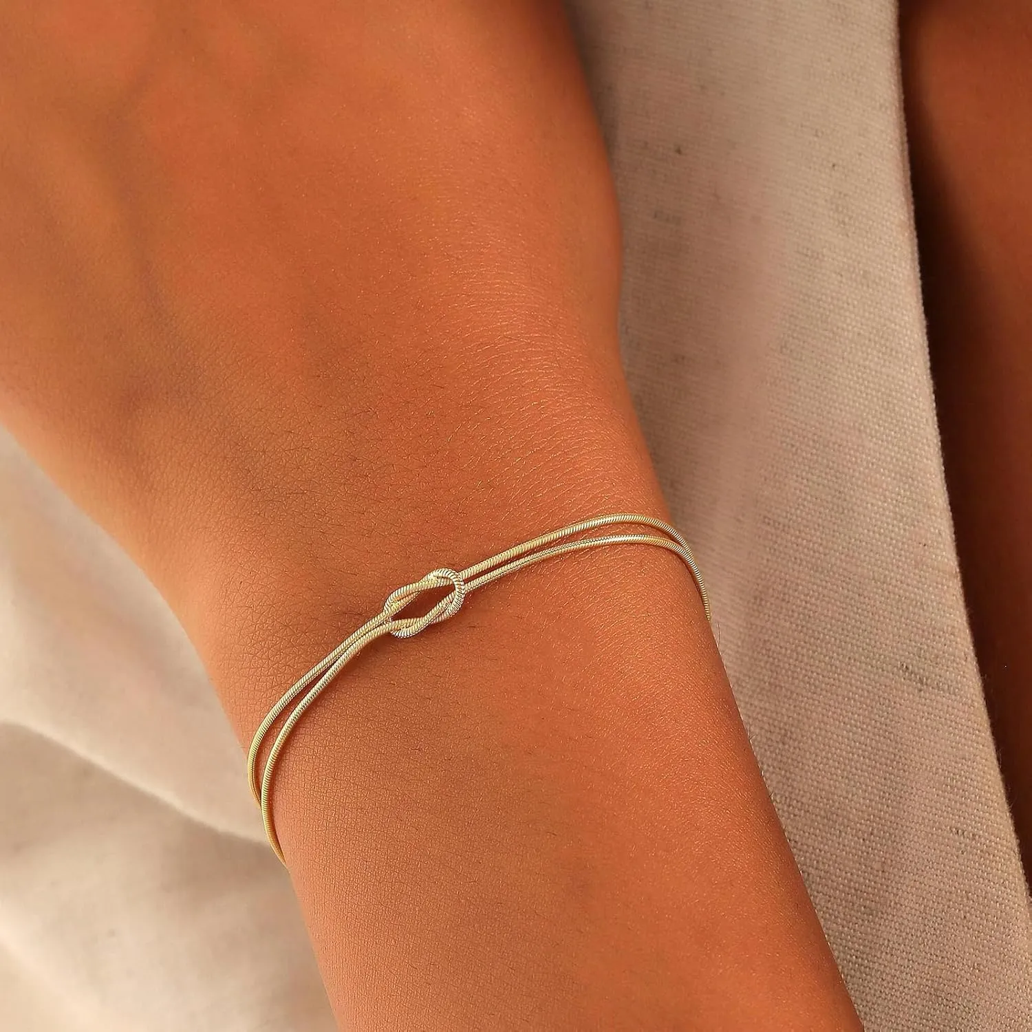 Best Friend Bracelet Love Knot Bracelets for Women Matching Bracelets for Best Friends Friendship Bracelet Kit for 2/3/4/5/6 Sister Matching Bracelets Long Distence Bracelet Birthday Jewelry Gifts