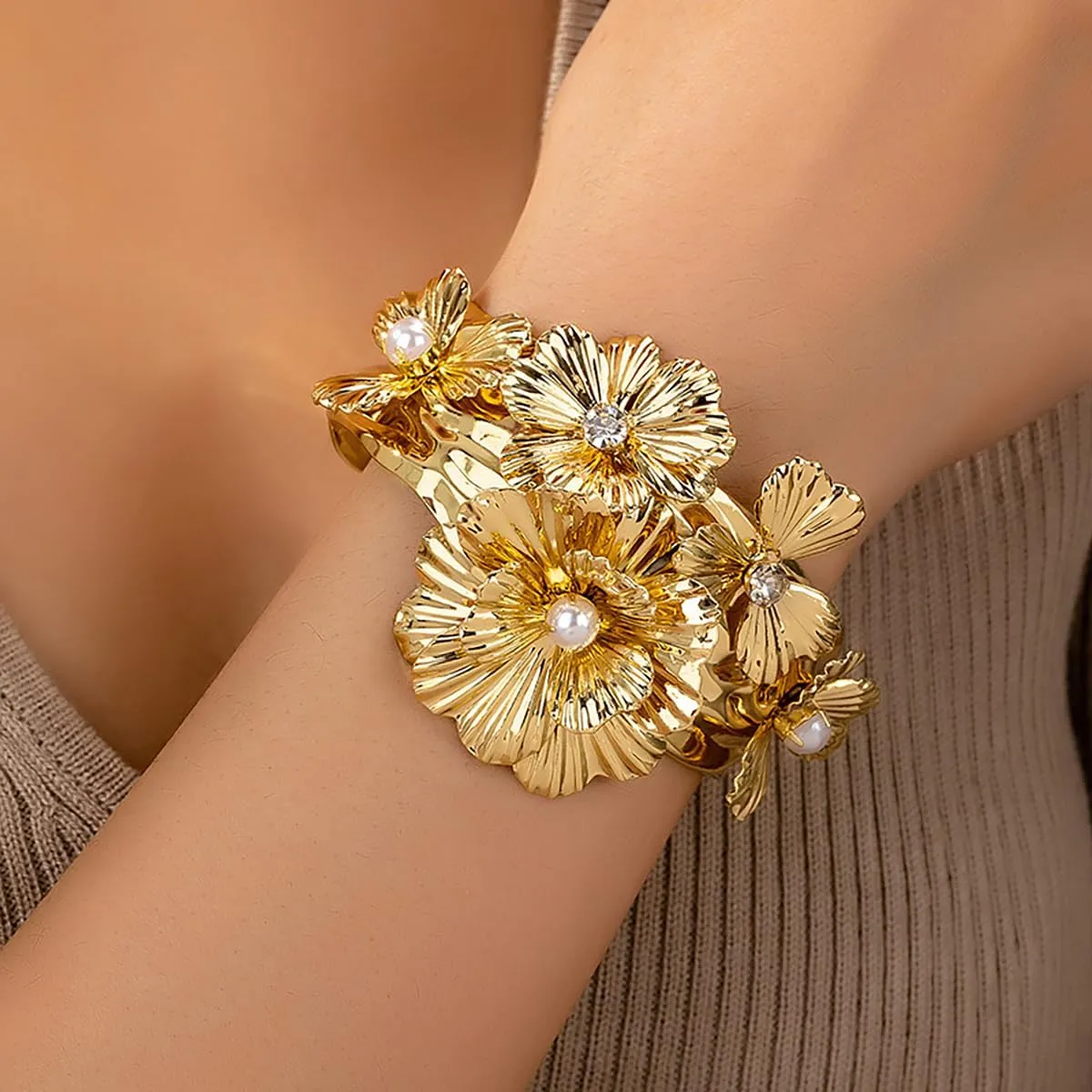 Chunky Gold Cuff Bracelets for Women Vintage Pearl Crystal Flower Bracelet Bohemian Style Open Bangle Chunky Flower Statement Wide Bracelet Birthday Party Wedding Jewelry