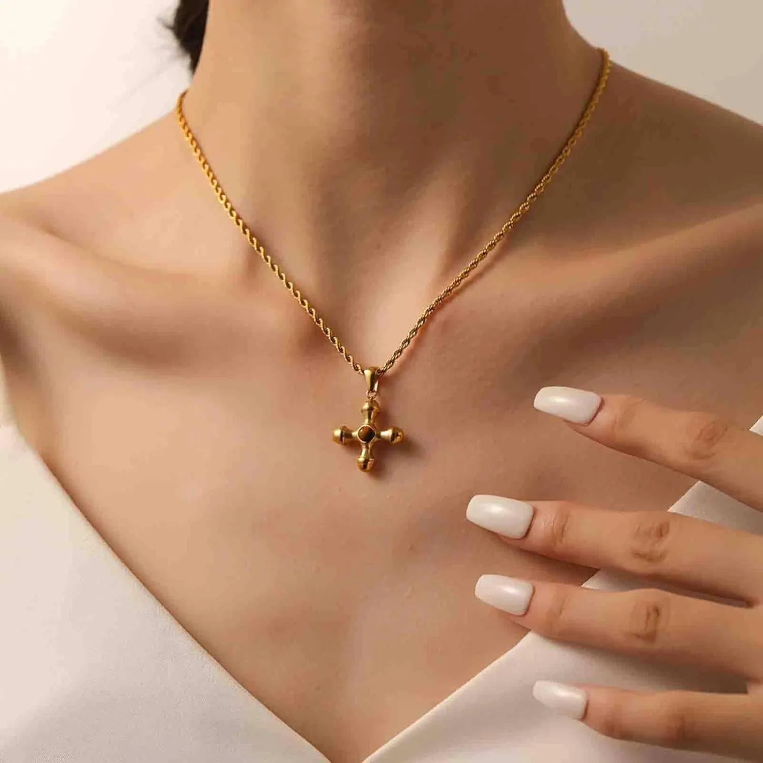 Cross Necklace for Women,Cross Crucifix Pendent Necklace Stainless Steel Cross Necklace Dainty Chain Necklace for Women on Anniversary Birthday Chrismas