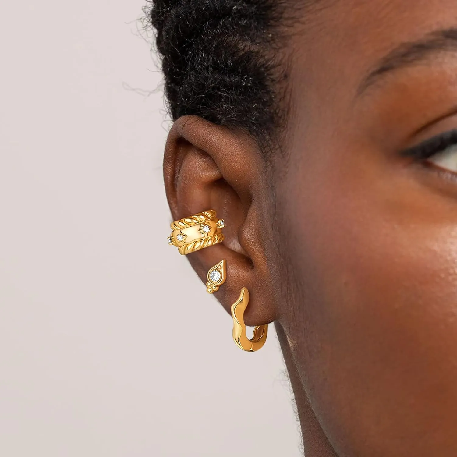 DREMMY STUDIOS Women Ear Cuff Non Piercing | 14K Gold Plated Cubic Zirconia Fake Earrings Wrap Clip on Cartilage Earring | Lightweight Hypoallergenic Jewelry SINGLE EAR CUFF
