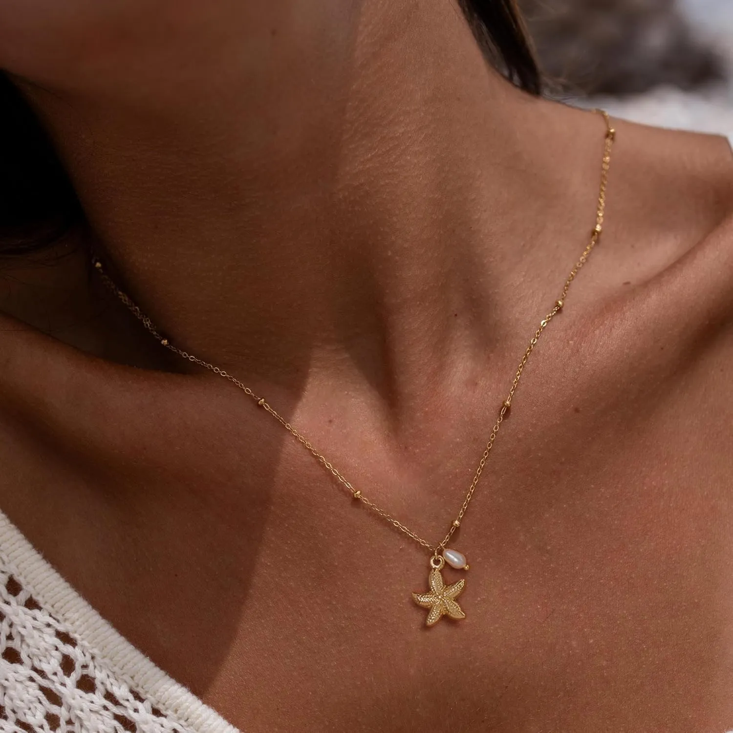 Ewrkbr Gold Necklace for Women,14K Gold Plated Shell Starfish Beach Necklaces Cute Boho Pendant Necklace Fashion Summer Waterproof Pearl Jewelry for Women