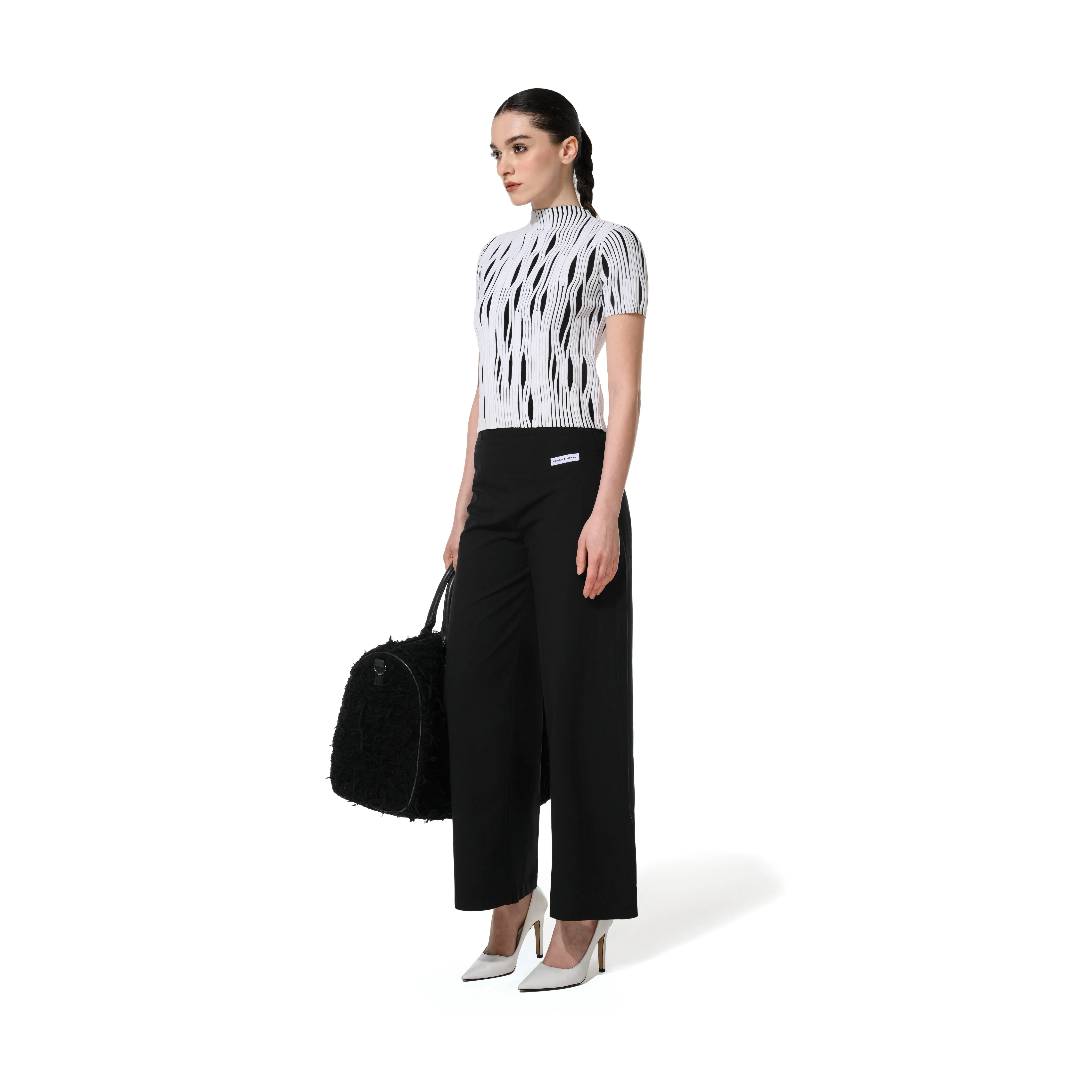 FITTED TEXTURED TOP- BLACK & WHITE