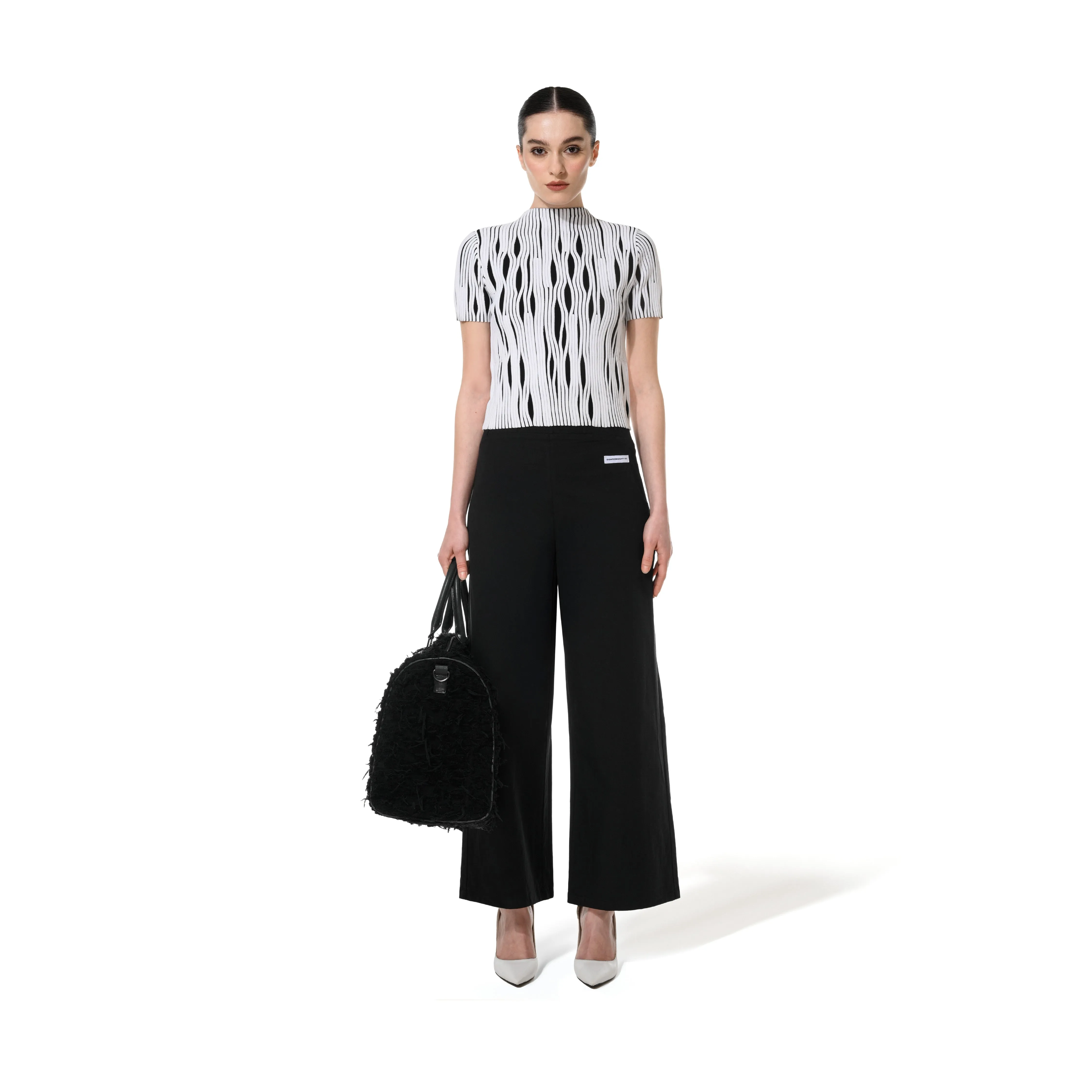 FITTED TEXTURED TOP- BLACK & WHITE