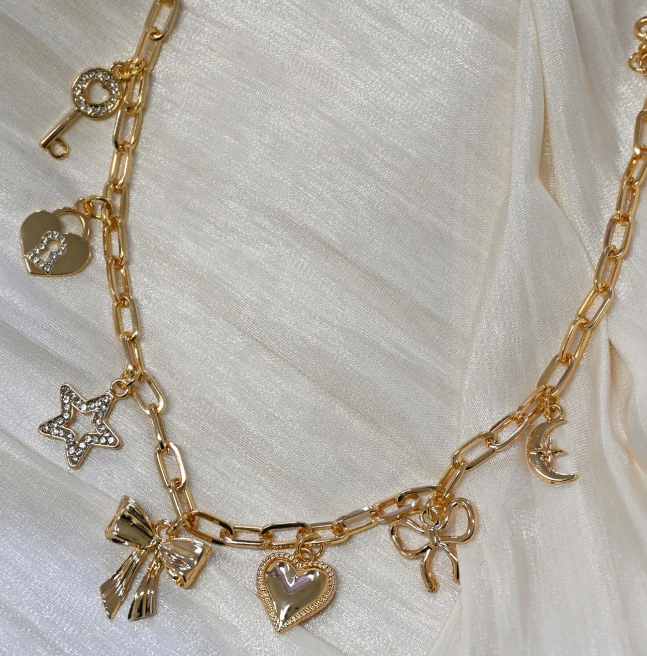 Gold Charm Necklaces for Women, 18K Gold Plated Bow Pendant Necklace Gold Heart Chain Aesthetic Star Jewelry