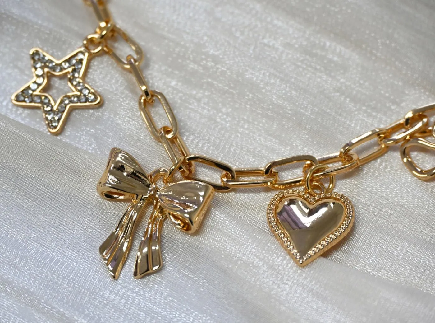 Gold Charm Necklaces for Women, 18K Gold Plated Bow Pendant Necklace Gold Heart Chain Aesthetic Star Jewelry