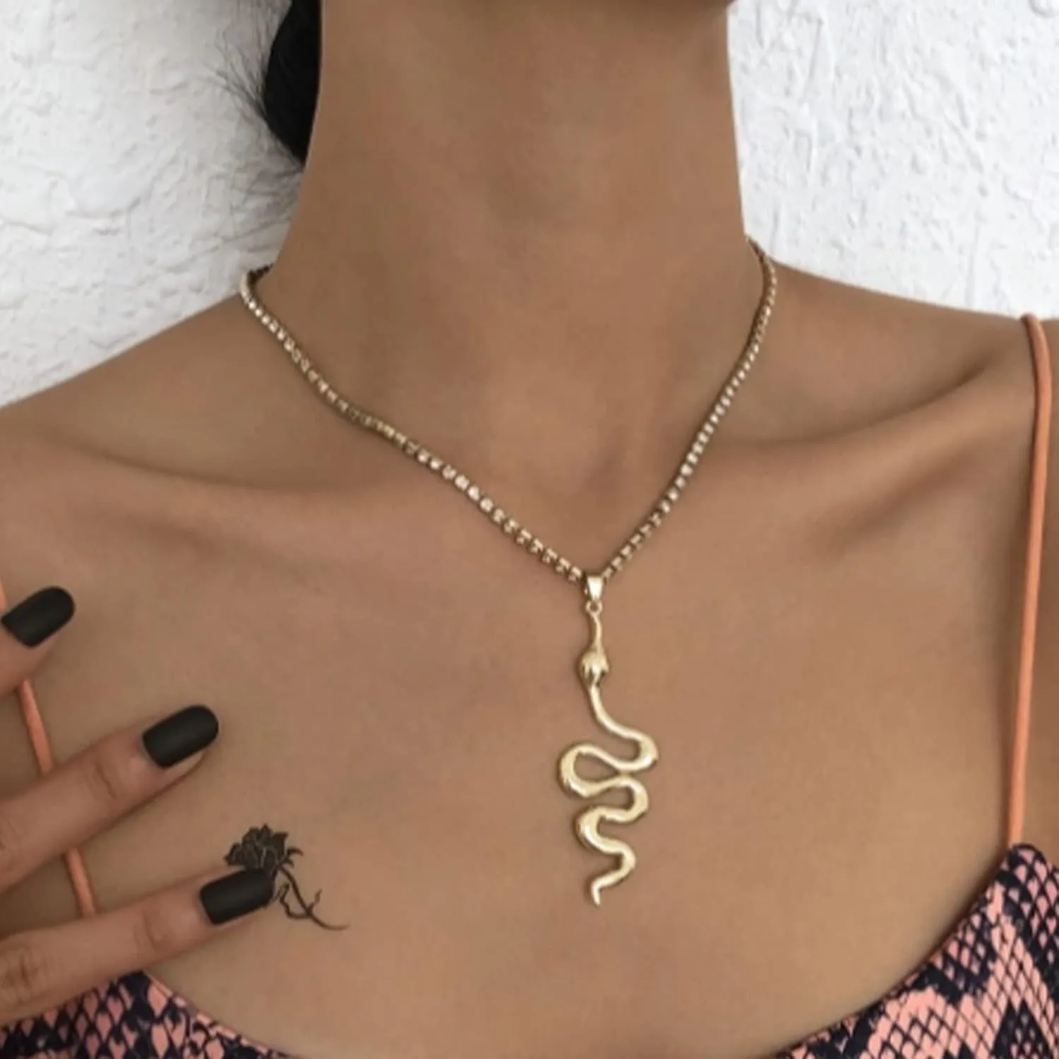 Long tiantian Snake Necklace for Women Chunky Gold Necklace Statement Snake Necklace Gothic Vintage Necklace Collarbone Necklace for Halloween Necklace