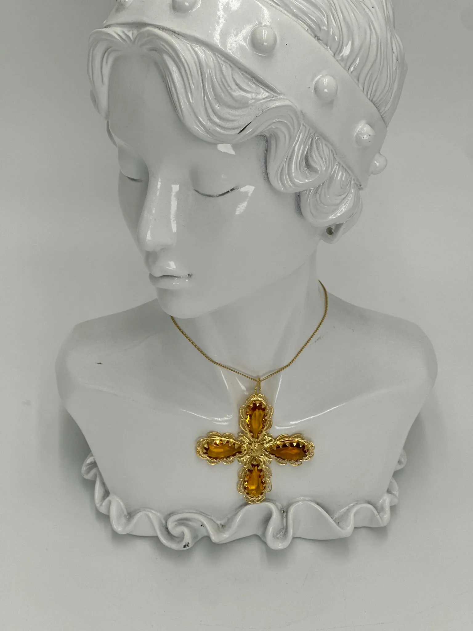 Stunning 22ct Yellow Gold Four-Stone Glass Pendant  Eye-Catching Filigree Design