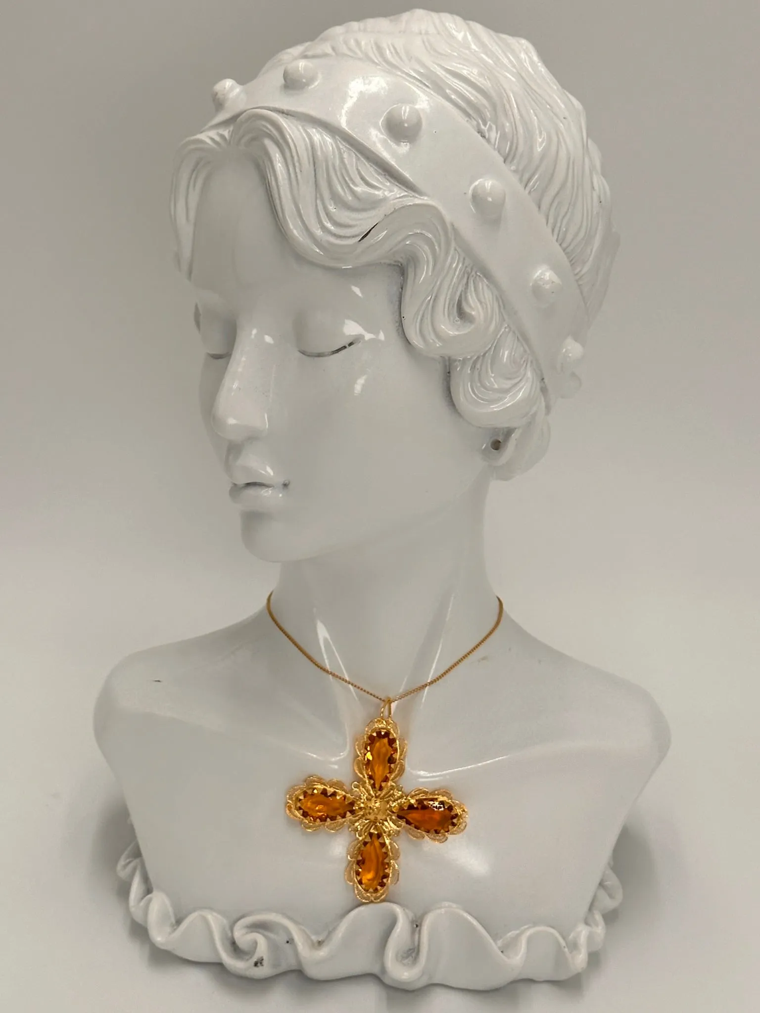 Stunning 22ct Yellow Gold Four-Stone Glass Pendant  Eye-Catching Filigree Design