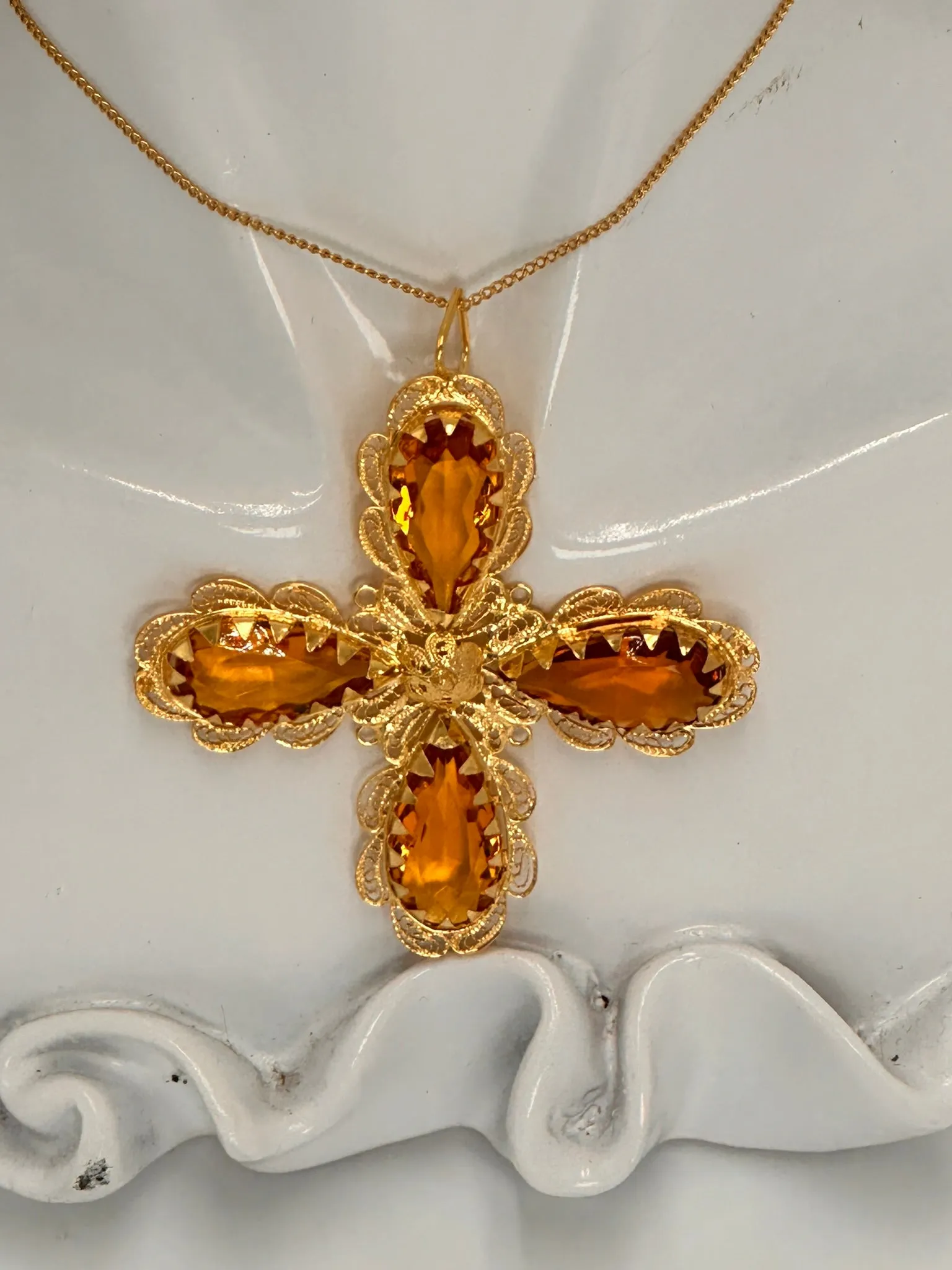 Stunning 22ct Yellow Gold Four-Stone Glass Pendant  Eye-Catching Filigree Design