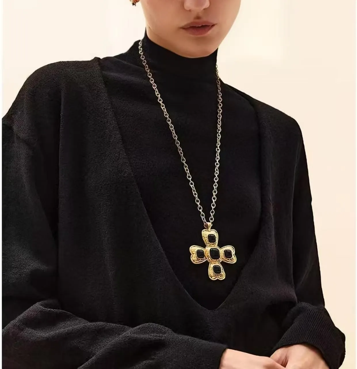 Vintage Cross Necklace Chunky Thick Chain Chunky Gold/Silver Hammered Bold Cross Pendant Necklace for Women Men Jewelry Gift.